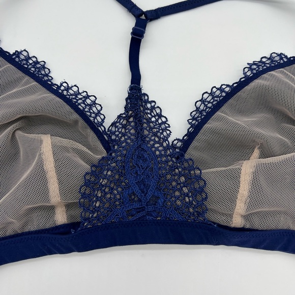 Victoria Secret Lace Wireless Bra Size Small - Picture 4 of 10